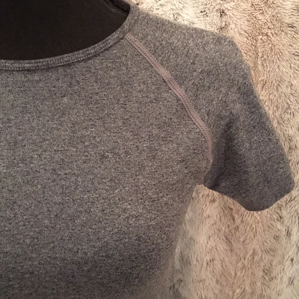 Gray Fitted Crop Top with Raglan Sleeves - Picture 6 of 11
